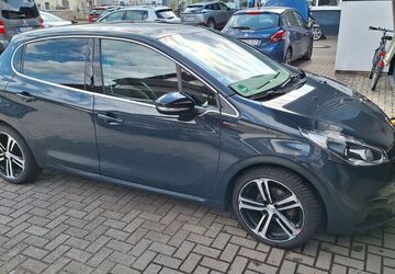Peugeot 208 77.000 km 9.990 &euro; Wohratal 35288