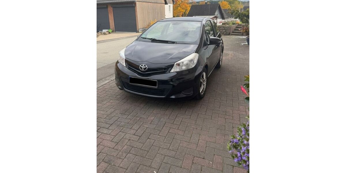 Toyota Yaris 232.000 km 3.600 &euro; Bad Laasphe 57334
