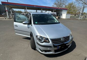 VW Touran 42.000 km 9.500 &euro; Lollar 35457