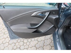 Opel Astra J Sports Tourer Style mit Anhängerkupplung 107.420 km 7.990 &euro; Battenberg 35088