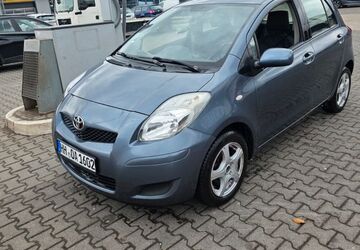Toyota Yaris 99.000 km 3.100 &euro; Marburg 39035