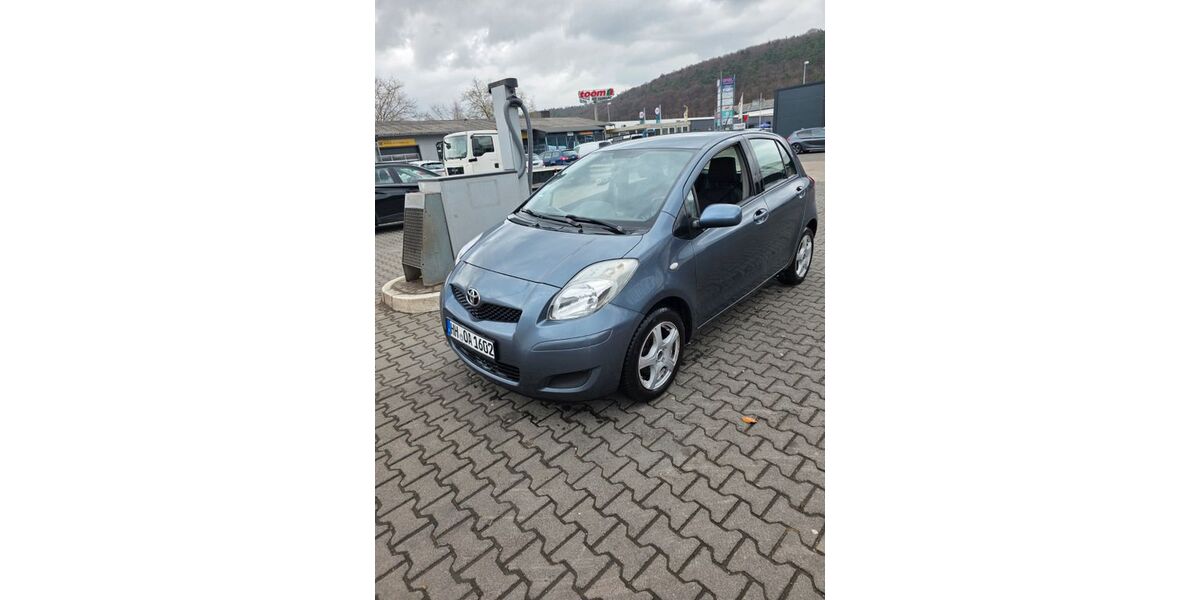 Toyota Yaris 99.000 km 3.100 &euro; Marburg 39035