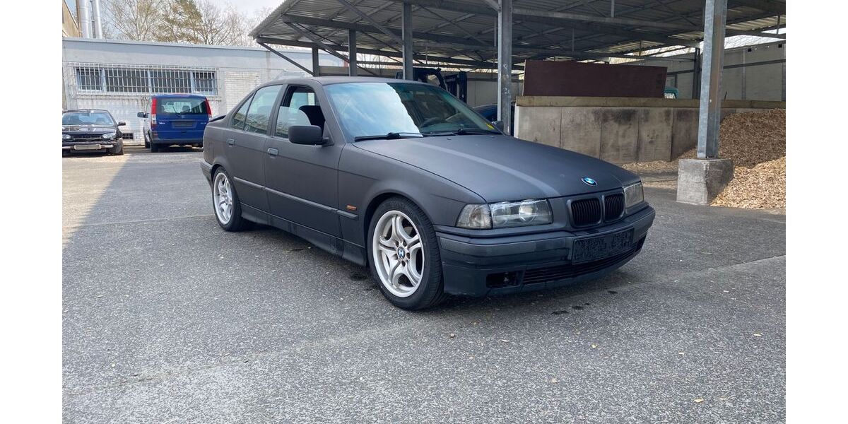 BMW 320 206.500 km 2.800 &euro; Neustadt 35279